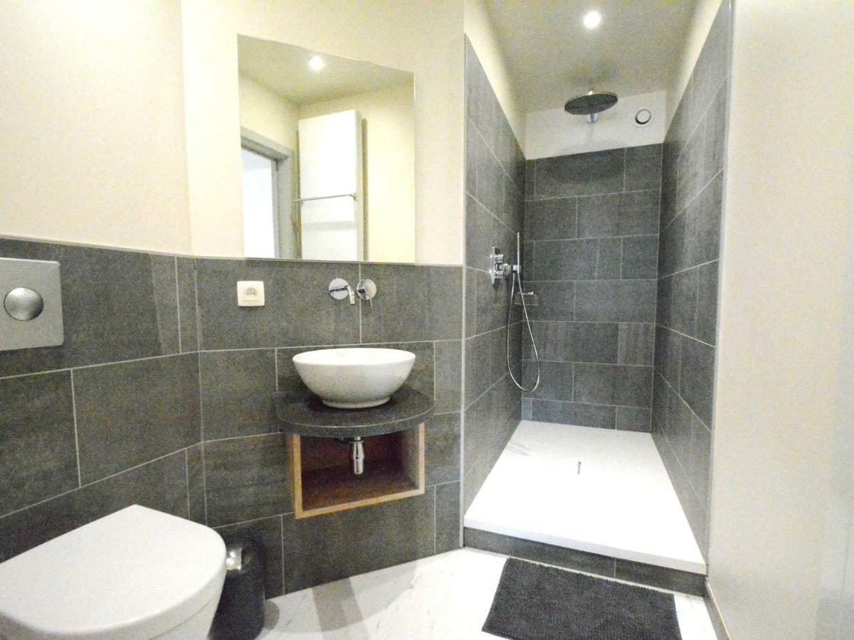Large Townhouse With Pool Table Βίλα Bouillon Εξωτερικό φωτογραφία